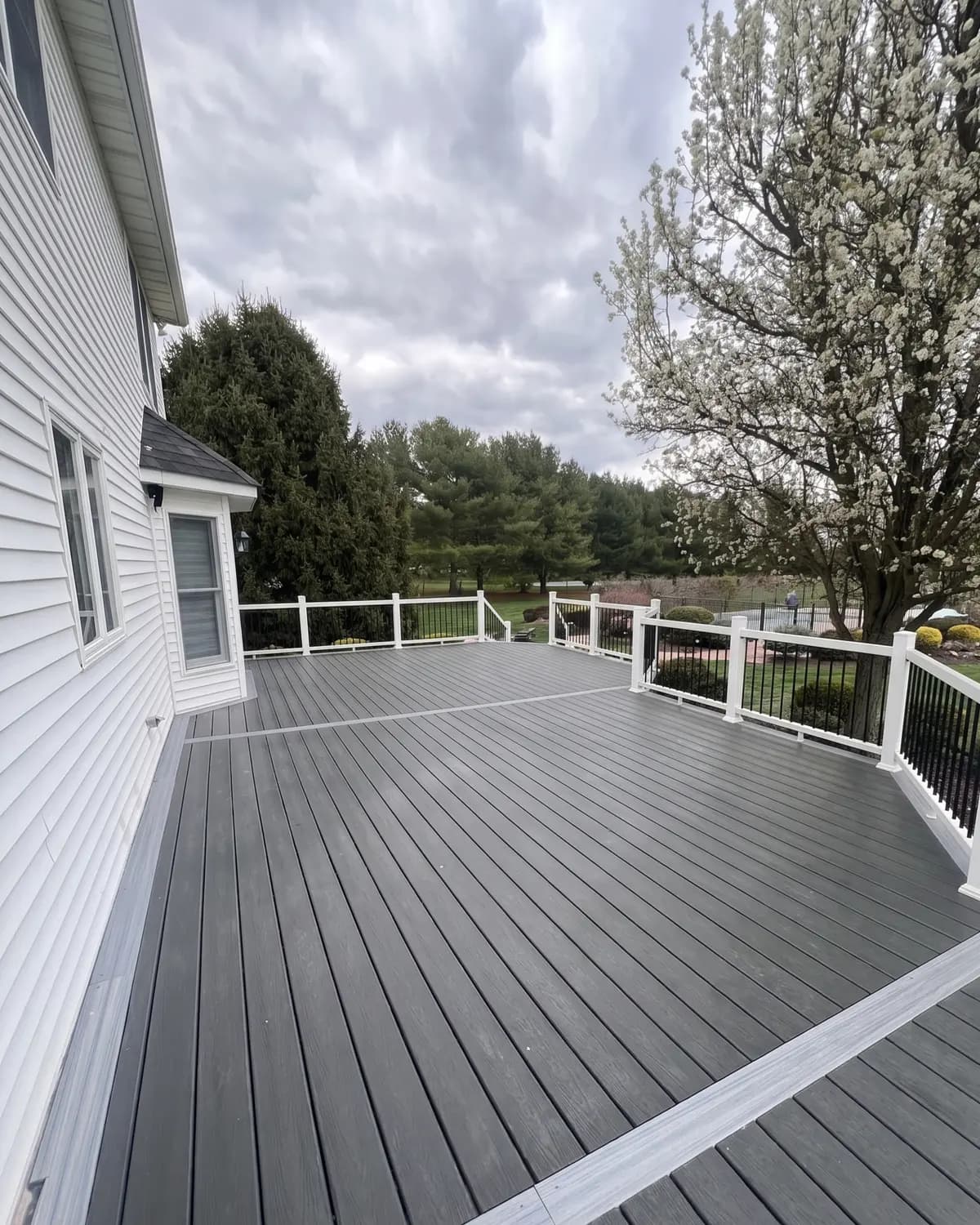 Multi-level cedar deck — Teaneck, NJ